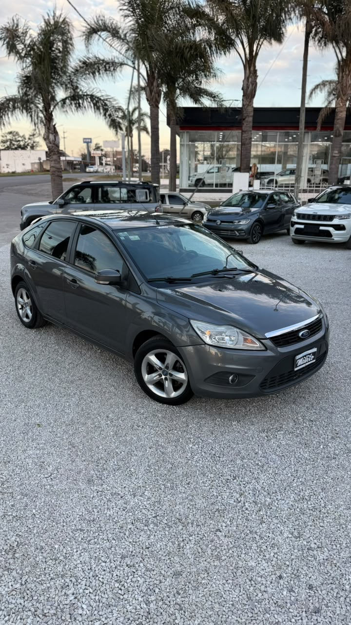 FORD - FOCUS   TREND  1.6  - MANUAL  - 2011